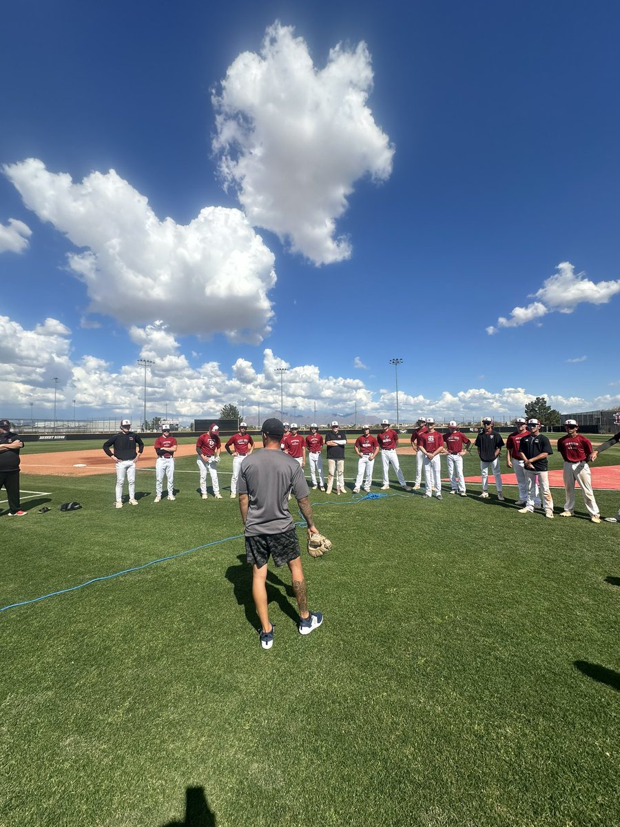 Coach_Ponce's tweet photo. Love having guys from all diff backgrounds pour into our guys! We were fortunate to hear from Matt Ceriani @CaughtLlc former professional catcher, Chris Capozzi @chriscapozzi5 former professional &amp;  current JUCO coach, &amp; Issac Parra @IsaacParraAZBA_ local
Infield trainer today! https://t.co/BTsJFYgGYv