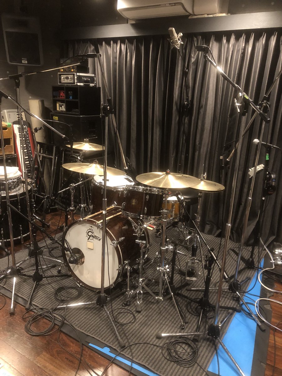dogsguitar's tweet image. ザ・ラヂオカセッツ、
吉祥寺のレコーディング・スタジオGOATEEにて音の記録開始!

既に良い感じ!
良い音を格安で録りたい少年少女、紳士淑女の皆様におすすめ！

目印は鹿のマーク🦌

recording studio GOATEE
練馬区立野町10-2
studio-gt.net

#recordingstudiogoatee
#goatee
#レコスタ