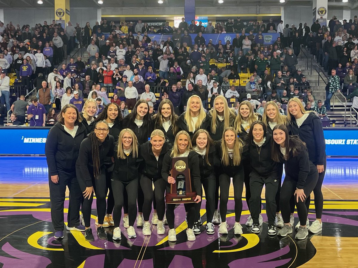 Happy to be back in Kato! Couldn’t think of a better welcome back than to be at Taylor Center and cheer on <a href="/MinnStMBBall/">MSU Men's Basketball</a> to an amazing buzzer beating win!! Maverick Hoops is on 🔥🔥#Elite8X2 #RollMavs