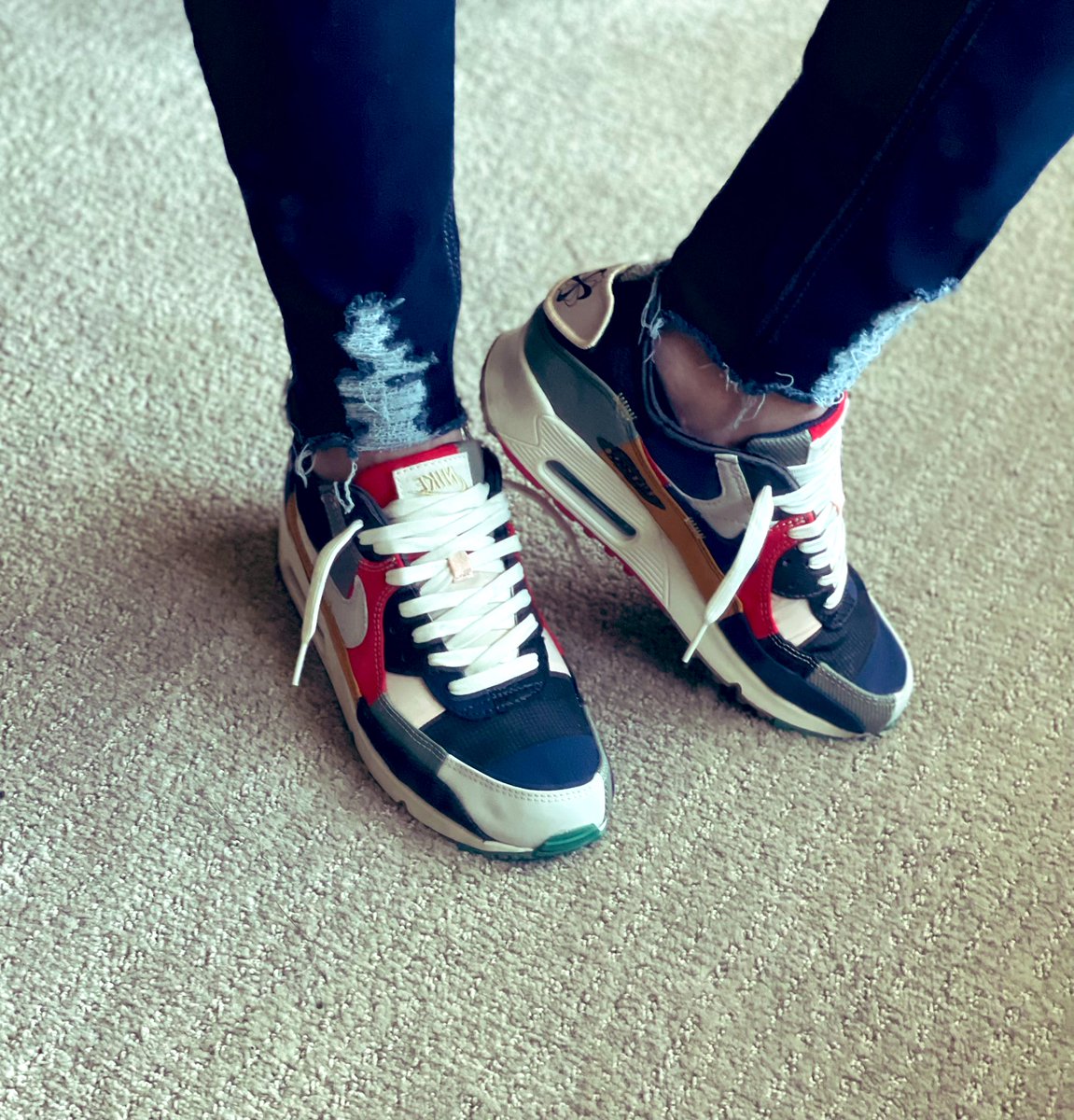 Today seemed like a fabulous in office day to UNDS these for #marchMAXness #KOTD #Nike #AirMax90 #femalesneakerhead