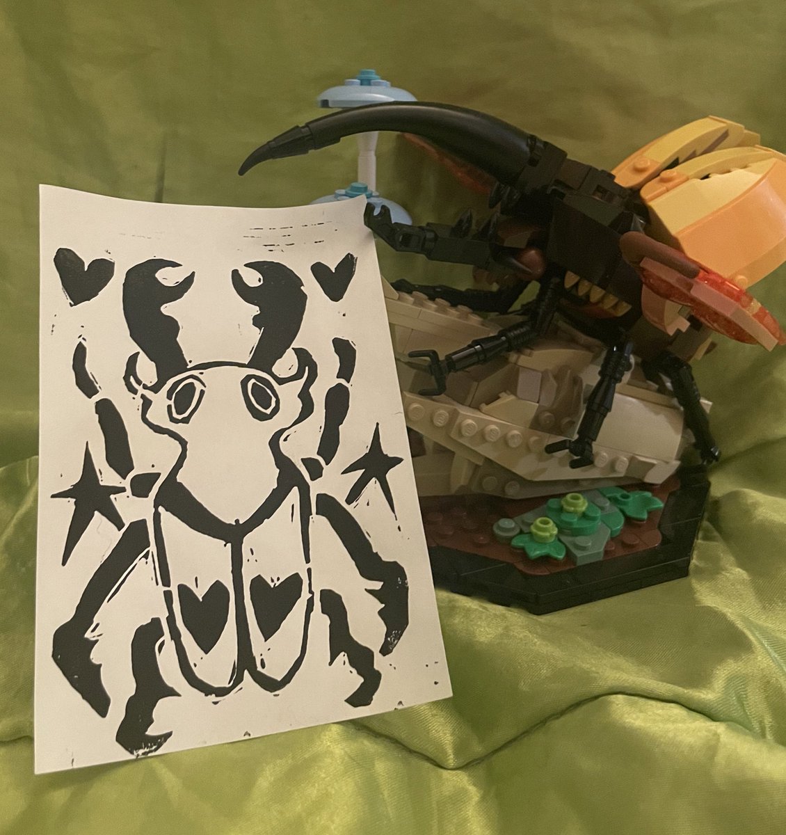 bugheadprints's tweet image. My lovely kitty Bug posing with my bug print 🖤🪲⚡️
Etsy in bio 
-
-
-
#beetle #print #artprint #printmaking #etsy #cat #kitten #linoleum #carving