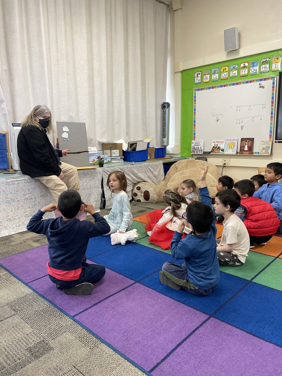 Our TK students learning about plants with Ms. Jenny during a JMZ science lesson! 🪴 Just in time for Spring! 🌸 🐝 @JuniorMuseumZoo @judy_argumedo @PaloAltoUnified