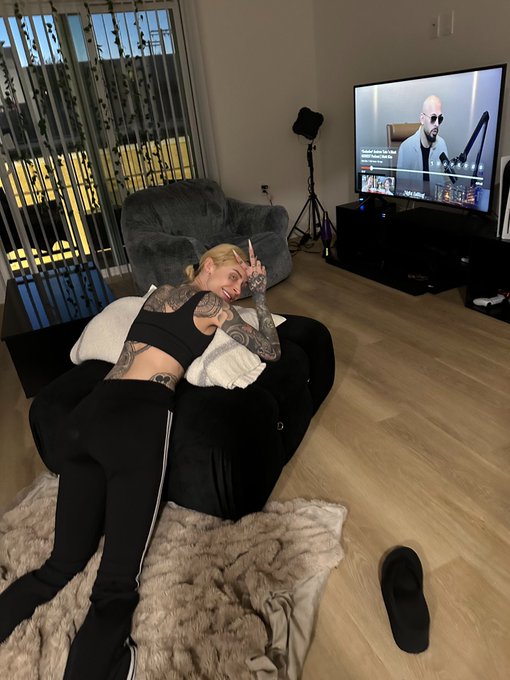 I can&rsquo;t sit, I can&rsquo;t lie on my back, and I don&rsquo;t like lying on my stomach, it hurts my boobs and hurts