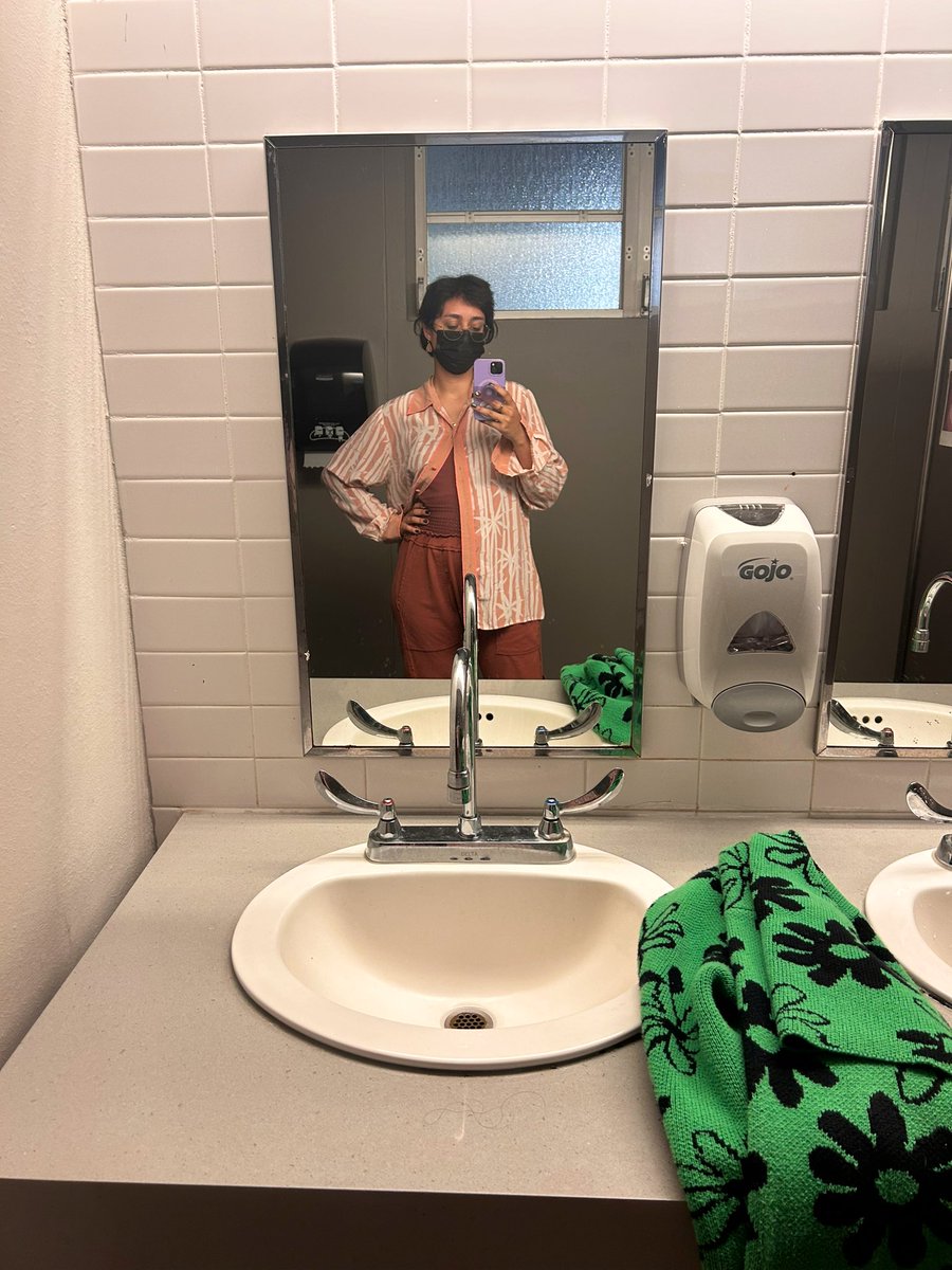 epheIides's tweet image. Bisexual enbies and our obsession with funky button-ups