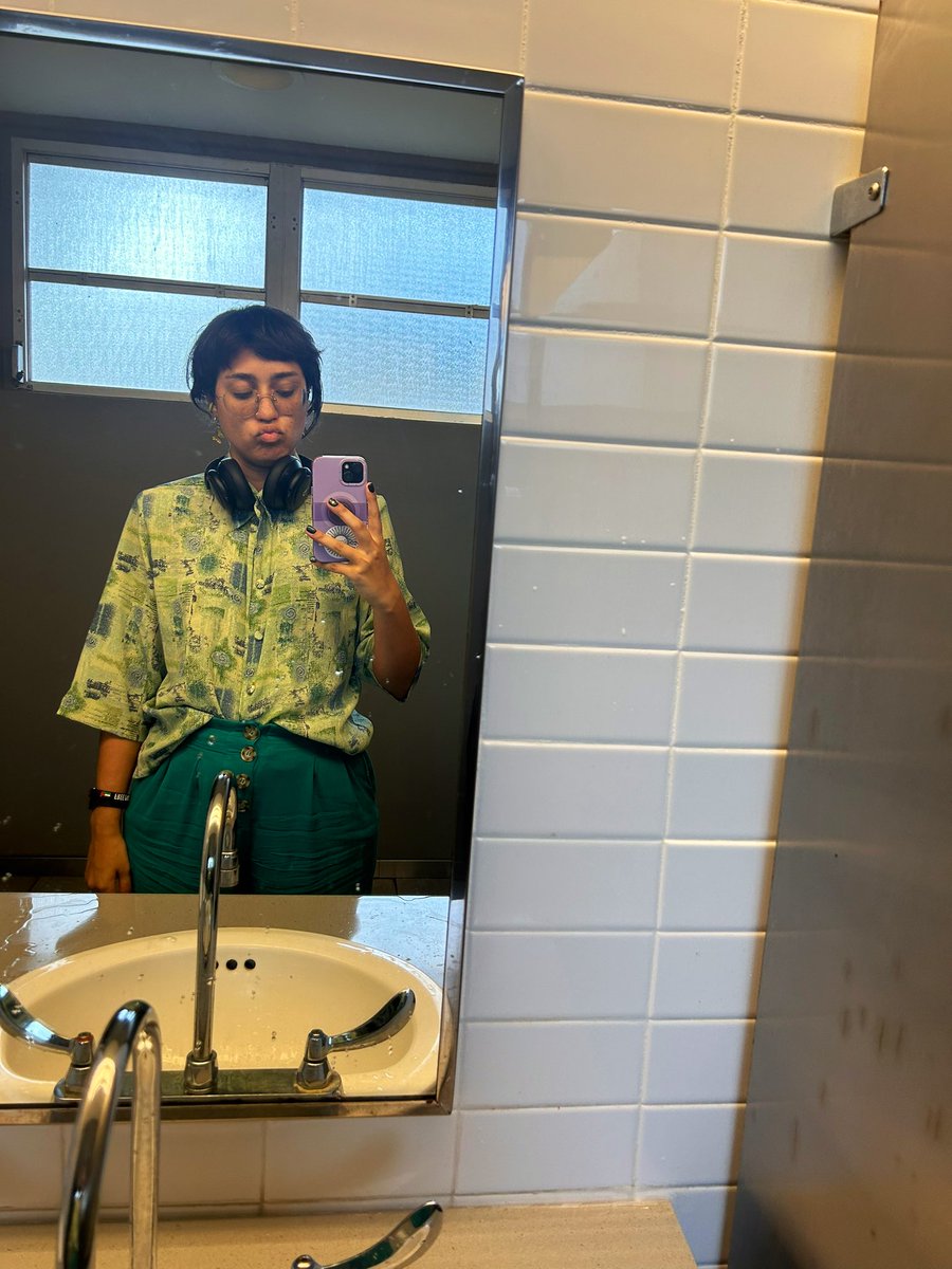 epheIides's tweet image. Bisexual enbies and our obsession with funky button-ups