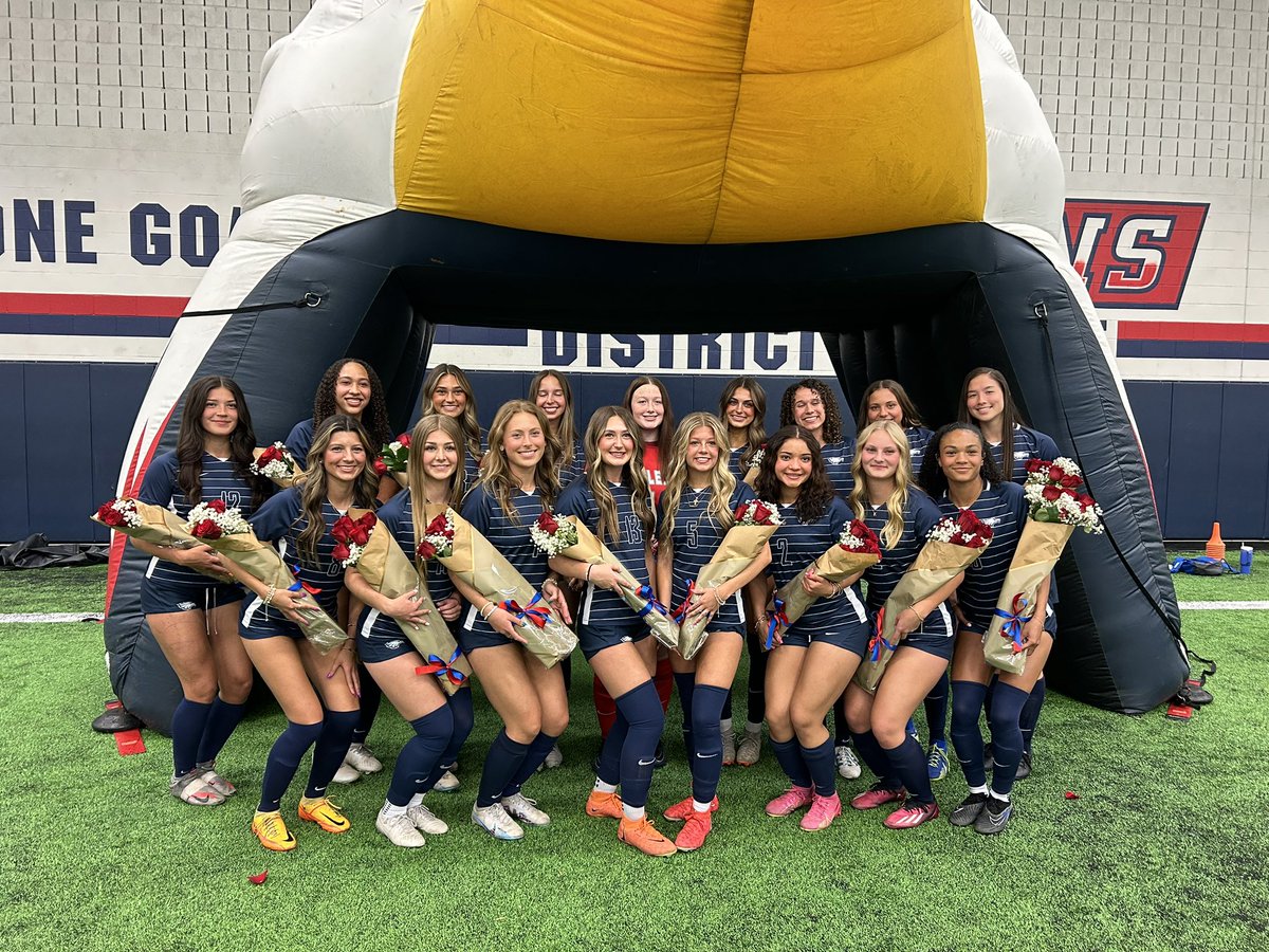 AHSEaglesSoccer's tweet photo. That’s a wrap on district play. We had a blast celebrating this group of special Seniors and got the 6-1 win over Little Elm. #heretofinish #Classof2024 #AUp 

Ava McDonald ⚽️⚽️🅰️
Jillian Anderson ⚽️🅰️🅰️
Sutton Markee ⚽️🅰️🅰️
Sydney Williams ⚽️
Lily Redding ⚽️
Kiara Gilmore 🅰️ https://t.co/hqINEpstgz