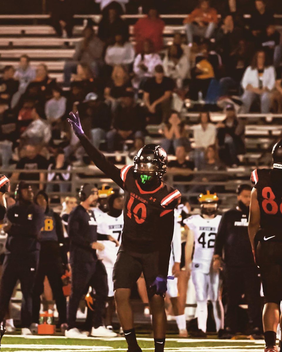 Sophmore szn!! hudl.com/v/2NmTN1
<a href="/AlonzoRicks/">Alonzo Ricks Jr</a> 
<a href="/CoachBazemore/">DeVondre Bazemore, MAA</a>