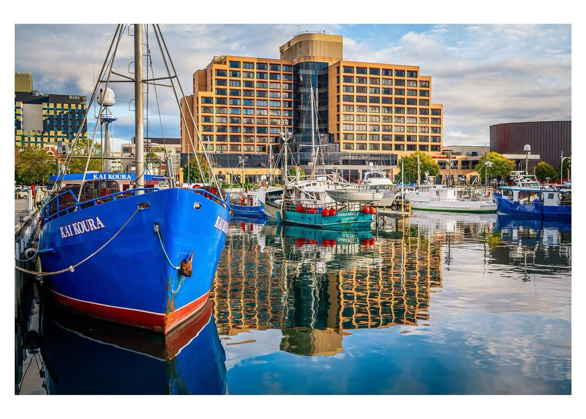 HobartandBeyond's tweet photo. The vibrant waterfront of nipaluna/Hobart is bustling with activity and sights. Thanks for sharing your autumn photos Simon 🙌
https://t.co/NMaOHSE2Fh
📸 Simon Kemp
#tasmania #constitutiondock #constitutiondockhobart #elizabethstreetpier #hobarttasmania https://t.co/Zsj6AH9qP0