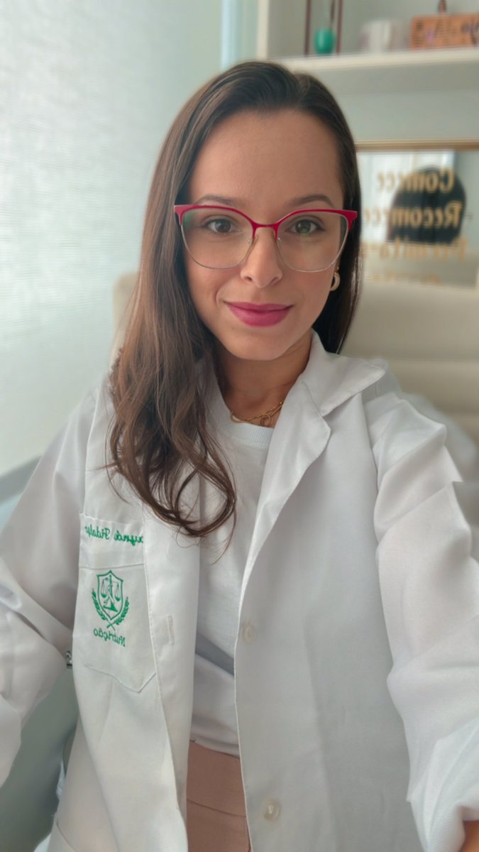 thaynafidalgo's tweet photo. mui bunitinha de nutricionista 
nem parece que surta 3x no mês querendo desistir da profissão https://t.co/MkaKEcIxeX