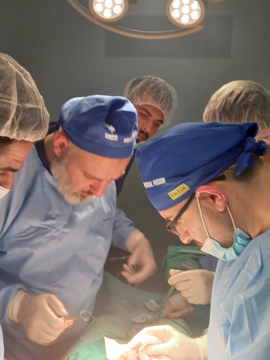 FILMEDdernegi's tweet photo. Gazze'ye yapılan soykırımdan bu yana Türkiye'den giden ilk doktor. Çocuk cerrahisi uzmanı Op. Dr. Taner Kamacı. Gazze'li hasta çocuklara çok başarılı ameliyatlar yaptı.
Hep birlikte yaraları saracağız bii'znillah 🤲 https://t.co/IItQVFyhrH