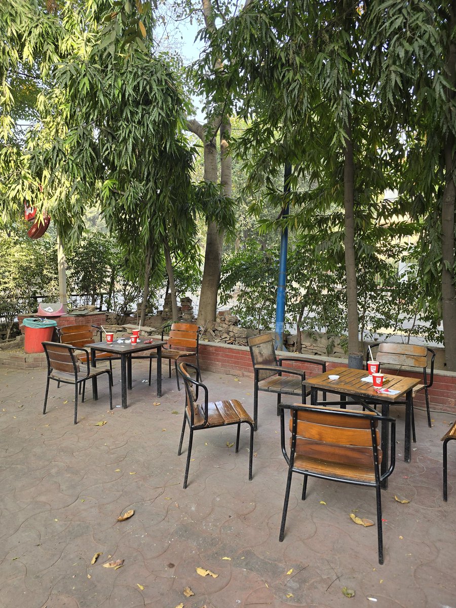 surathsingh's tweet photo. #SOS感謝祭 @CafeCoffeeDay Look at your #Shantiniketan store in #NewDelhi at 8:40 store opening time . Stinking , filthy , dirty and not ready for order. This is the most expensive residential location in Delhi and over the years it's deteriorated day by day , min by min. #WakeUp https://t.co/tHZdDndDEV