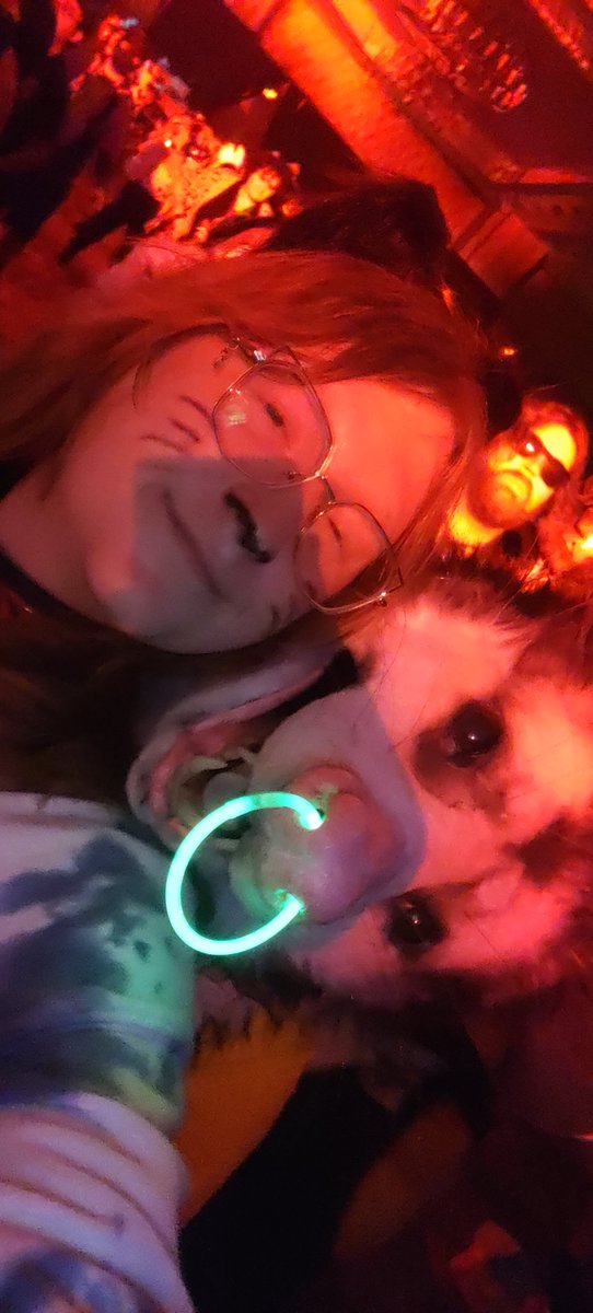 Dreventhe's tweet photo. My new phone background
My friend pointed out the terminator of a dude behind us, props to that guy for lookin cool as fuck https://t.co/Sd3ZSsGrGR