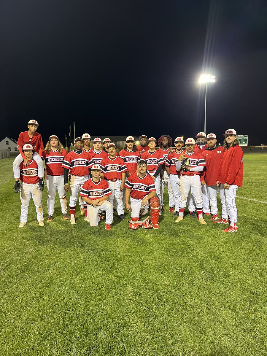 The DAWGS were hot at the plate with multiple guys having multi-hit games. Clutch hitting all night while Kolten Cantrell competed on the mound throwing 6innings then Gavin “THOR” Dennis coming in to close. The boys getting hot at the right time!🚨 New tradition after a win.