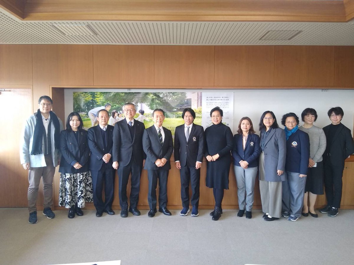 miyushira's tweet photo. 流山市視察+🇹🇭マヒドン大学MOU覚書取交✨
タイ王国国立マヒドン大学公衆衛生学部���学部長さん方が流山市視察に👏👏
そして麗澤大学とMOU調印✒️
#流山市
#視察
#MahidolUniversity
#ReitakuUniversity
#MOU https://t.co/gKJiWGDIcU