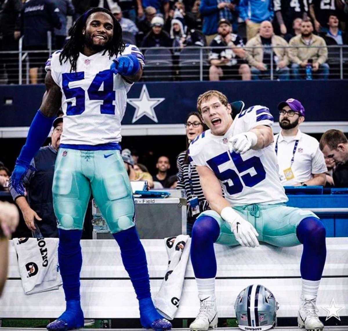 thejaylonsmith's tweet image. Happy Retirement to my brother @VanderEsch38 Honored to have met you man. Bonded n dominated together from the start. Proud of you man everything you’ve accomplished In these past 6 years.  WOLF HUNTER!! Got yo back for life family love you.

 smooth-  #ClearEyeView
🫶🏾👑 🐺 🐺