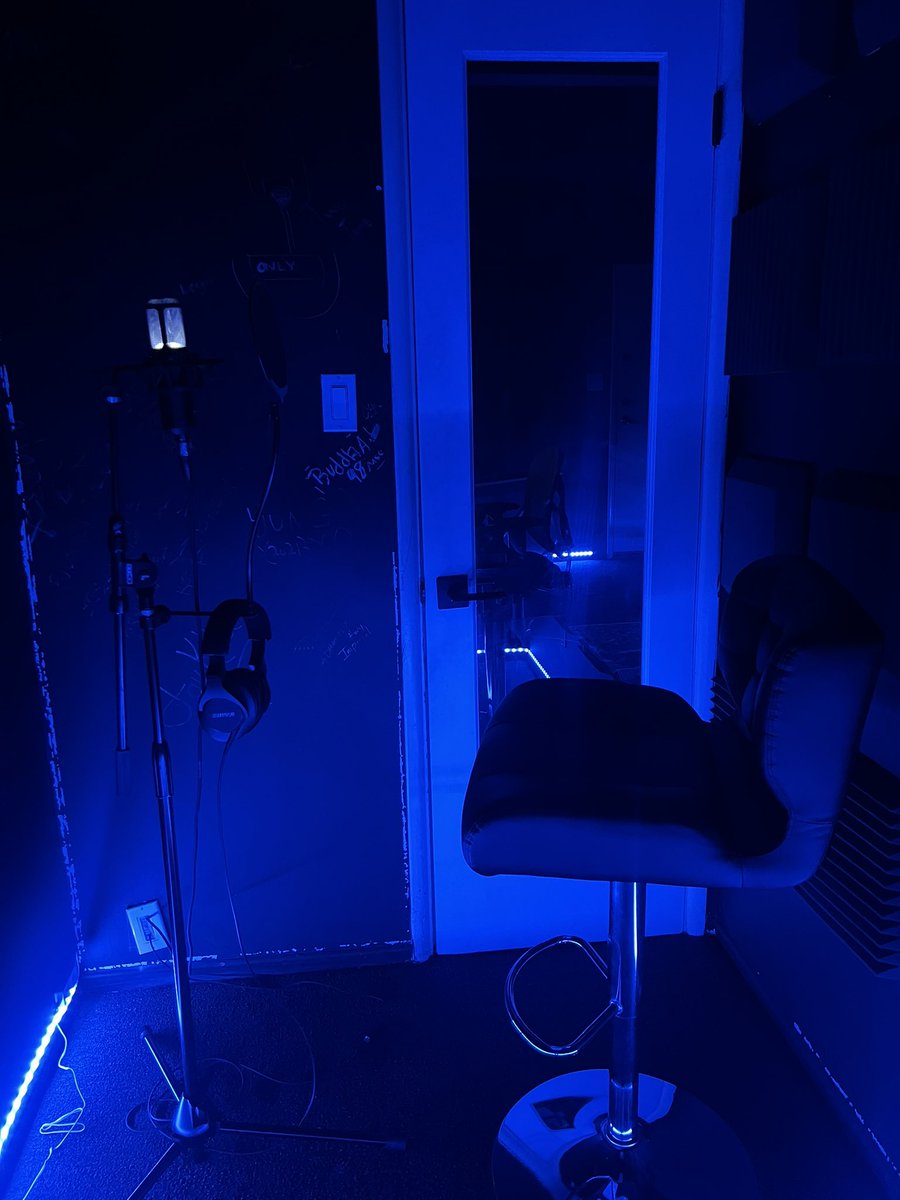 Book your next session @ the Culver City Studio on Peerspace! 

peerspace.app.link/ipsLSE2P6Hb