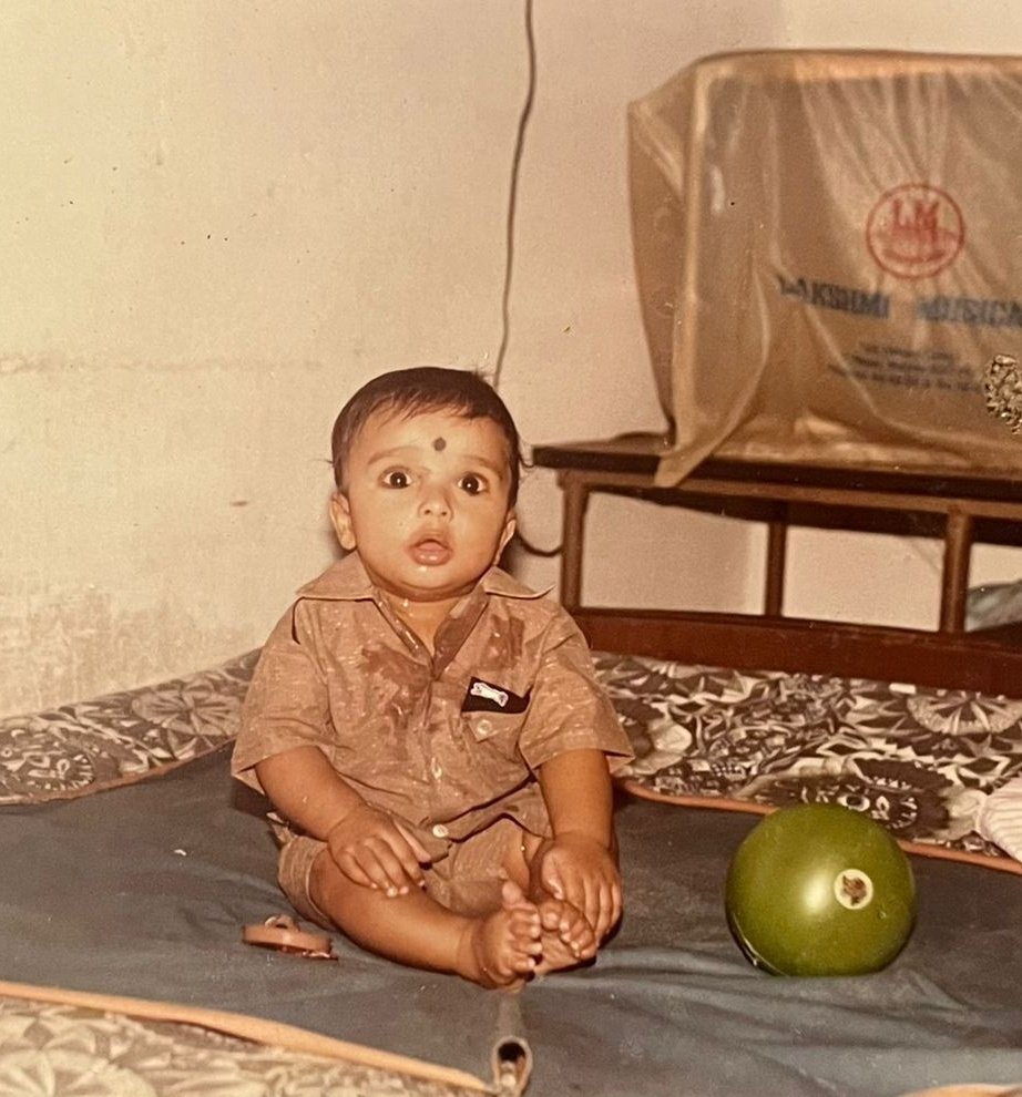 TheDhaadiBoy's tweet photo. 34 vayasu achu😥 Thirumbi paatha kasa thavira ellame sambathichu iruken 🤗 Edhume illadha podhum enaku nalla sapadu pottu, padika vechu, innum en passion ku support pannitu iruka en friends and family ku evlo nandri sonnalum pathathu 🙏 https://t.co/VolOmnYSPO