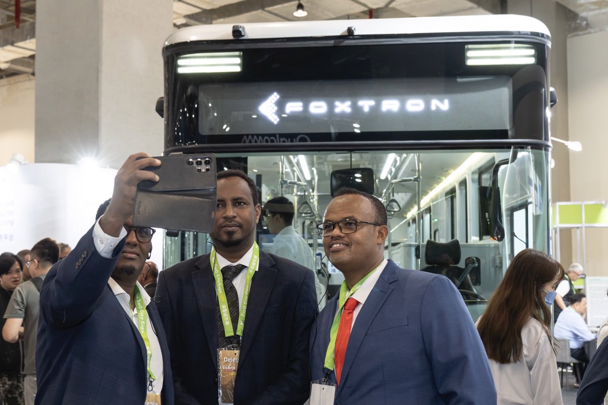 HonHai_Foxconn's tweet image. At Smart City Summit &amp;amp; Expo &amp;amp; 2050 Net Zero City Expo, we&apos;re proud to showcase our theme of Smart and Net Zero City Governance, featuring cutting-edge tech like Generative #AI (Gen-AI) with our #CityGPT Smart City Innovation Solution&quot; and the revolutionary #SmartCity Brain.