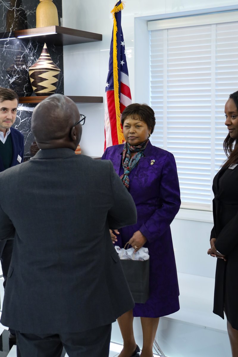 RwandaInUSA's tweet photo. Today, @AmbMukantabana hosted a group of @MITSloanFellows MBA students at the Embassy for their ‘Leadership Through a Global Context’ module. They had an engaging discussion on leadership with Ambassador providing insights into 30 years of #Rwanda 's transformative journey. https://t.co/IE7qPxi5IZ
