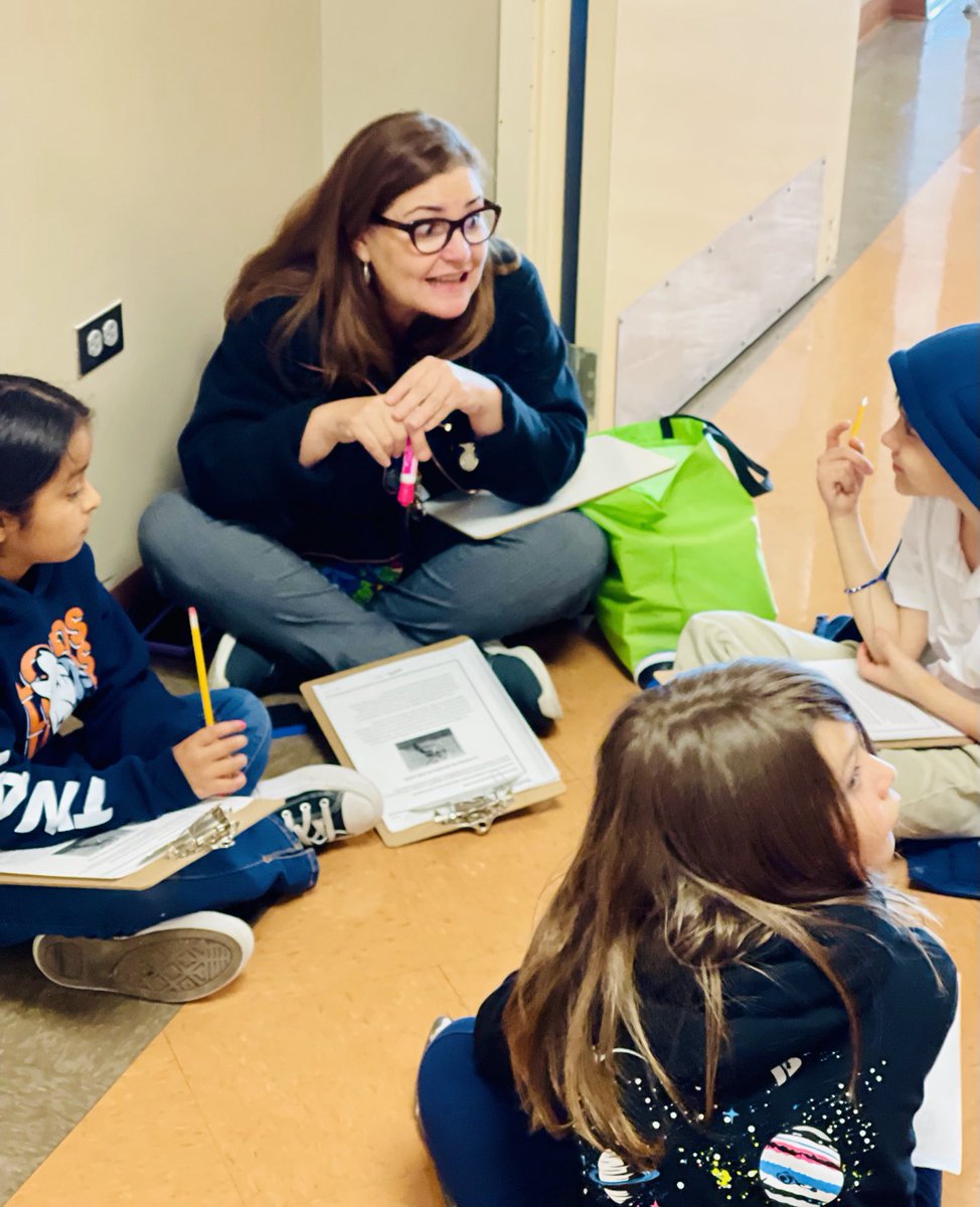 Instructional coach, Ms. Luz Fernandez, teachers with skill and heart. ⁦<a href="/SAISDTwain/">Twain Academy, SAISD</a>⁩ ⁦<a href="/SAISD/">San Antonio ISD</a>⁩