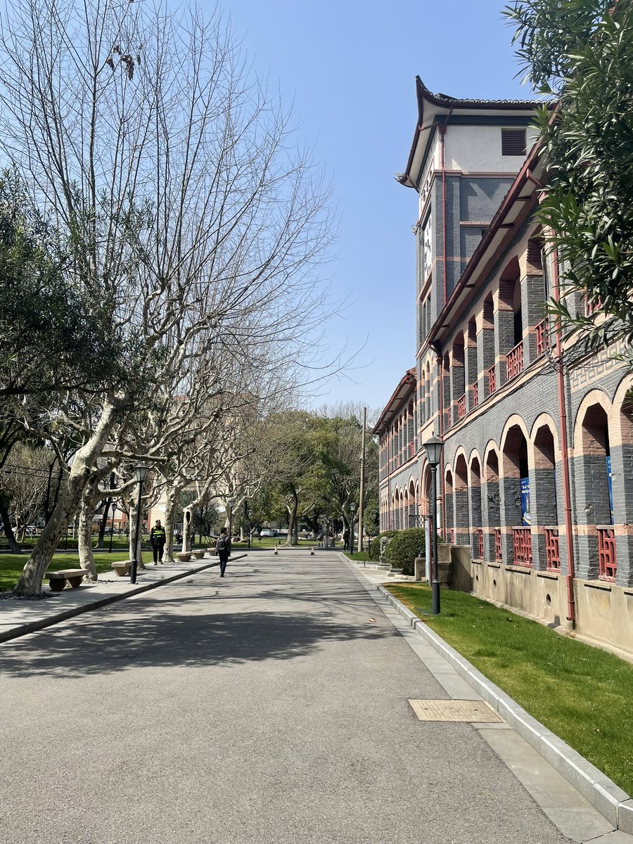 Excellent two-days conference in Shanghai — A very fruitful time with our colleagues from ECUPL in a beautiful campus @CBLP_Leeds @Law_Leeds @DrPeterWhelan @ViragBlazsek @KPatricio_ and Qi Zhou (George) 🤓🙌🏼