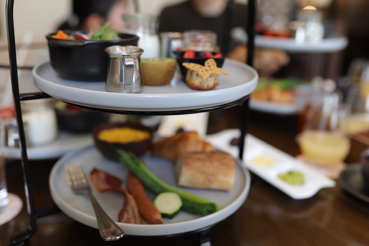 あるとくべつな朝に、あるとくべつな女性と、とある高級なホテルに行って、朝食をともにした。といっても要するに、寛解中に奥さんと、結婚記念日を祝ったというだけのことです。