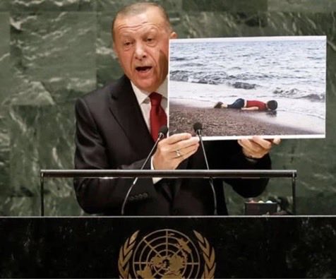 a_gedikoglu's tweet image. Aylan bebeği savunan adam #Erdoğan ile yeni #Aylan bebekler hayal edenler asla bir değildir