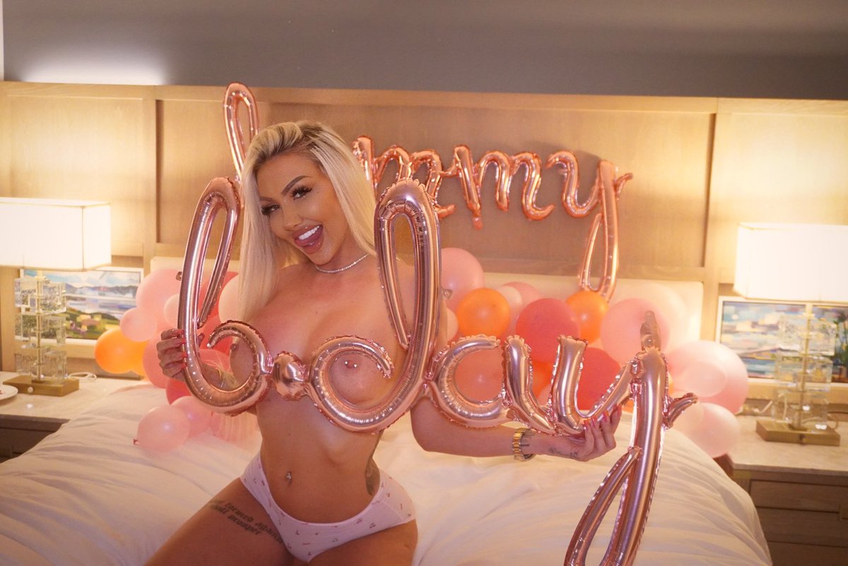 BIRTHDAY CAKES 🎂March 11th was a dream 💗 come see more at Clubkimberlina.com