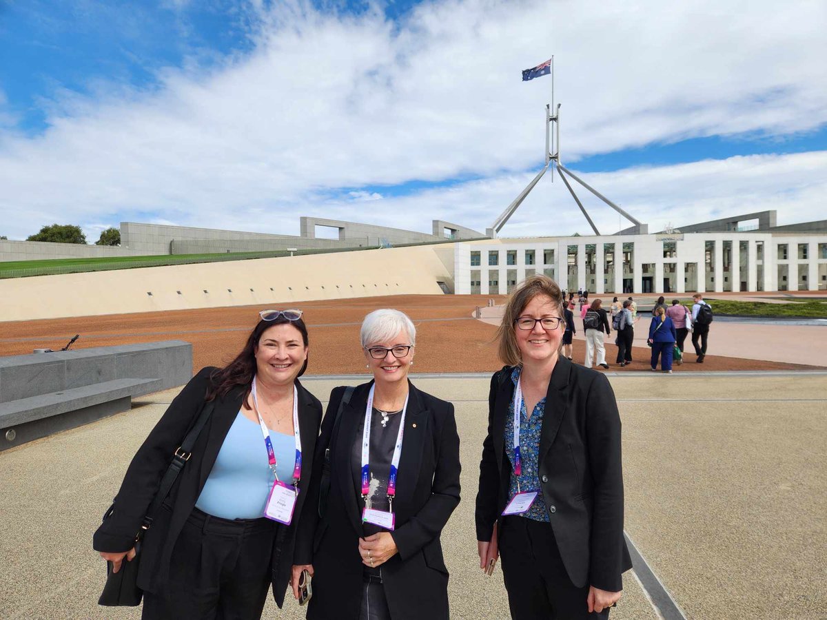 Lovely to get to meet @DrEmmaLJohnston (who I’ve looked up to for a long time) and fellow novocastrian @KarenLLivesey at #SMP2024 @ReproductionSRB @UON_research