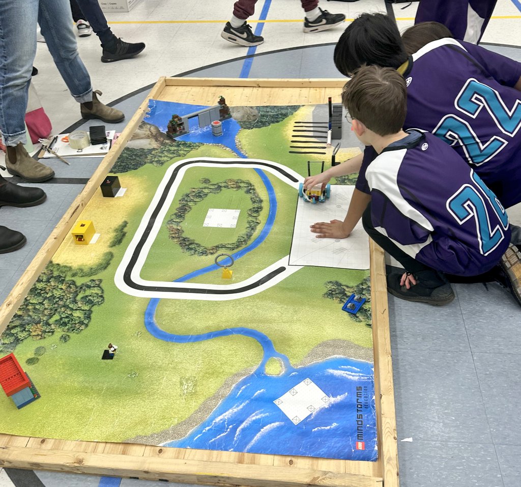 MrsMorgado1's tweet photo. Great learning and fun today @DpExperiential Skills competition! @StPhilipDPCDSB #dpcdsb #dpguidance https://t.co/WwaXsvZysN