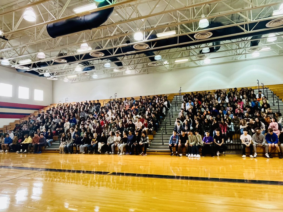 BerryMiller_JH's tweet photo. Today we started the countdown of our 8th graders moving on with the taking of their #PanoramicPhoto. 😥 In a mere 45 school days, these kids will be headed to high school. They grow up so fast. ❤️💙🐾🎓 #ClassOf2024 #OnceABobcat #Believe #WeAreMiller https://t.co/dJdiWK7zYB