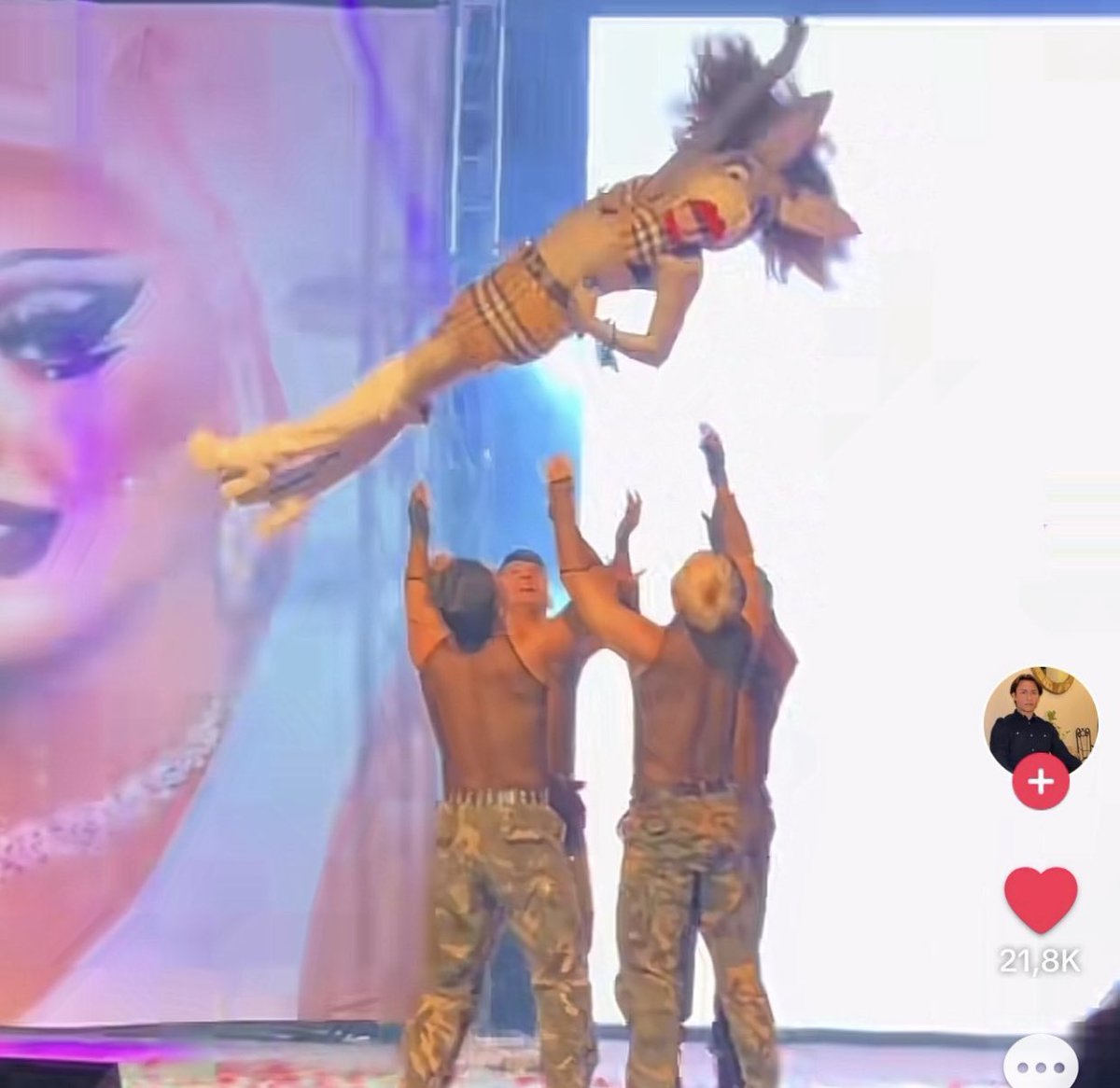 sadgyyal's tweet photo. ella hubiera ganado el show de talentos de solo las más https://t.co/fQiXS4OHlC
