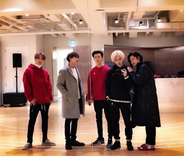 b1__0's tweet photo. HeeChul Accident Sequelae
https://t.co/lrluRyLEFT
https://t.co/Ym0PuBLlI8
Why is Heechul not dancing in Super Junior? If you are curious, read this.
#superjunior #suju #elf #leeteuk #yesung #shindong #eunhyuk #siwon #donghae #ryeowook #kyuhyun #KnowingBrother #bubble #bbl https://t.co/hQ2OLLR7fG
