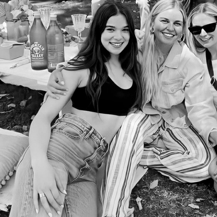 xxAlliefk's tweet photo. Picnic date y de @iDrinkBaiRP con el #BAIdratationChallengeRP en la #TorturedClubDate 🩶 con los bollitos y el amor de mi universo. ✨ https://t.co/ZyRszgpjmK