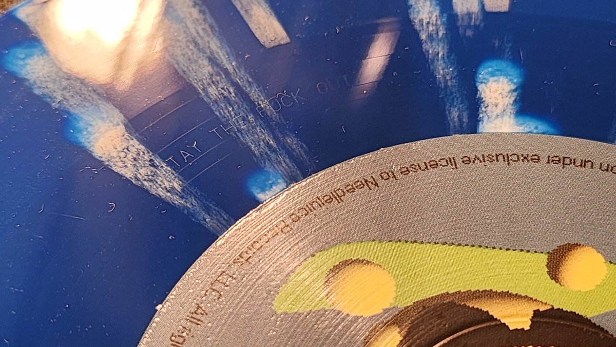 I just got my copy of Lemon Demon's One Weird Tip from @needlejuicerec and it says 'CONGRATULSTIONS YOU GOT THE 1000TH RECORD. STAY THE FUCK OUT' ...okay okay I promise I'll never go down to funkytown 😔 @neilcic