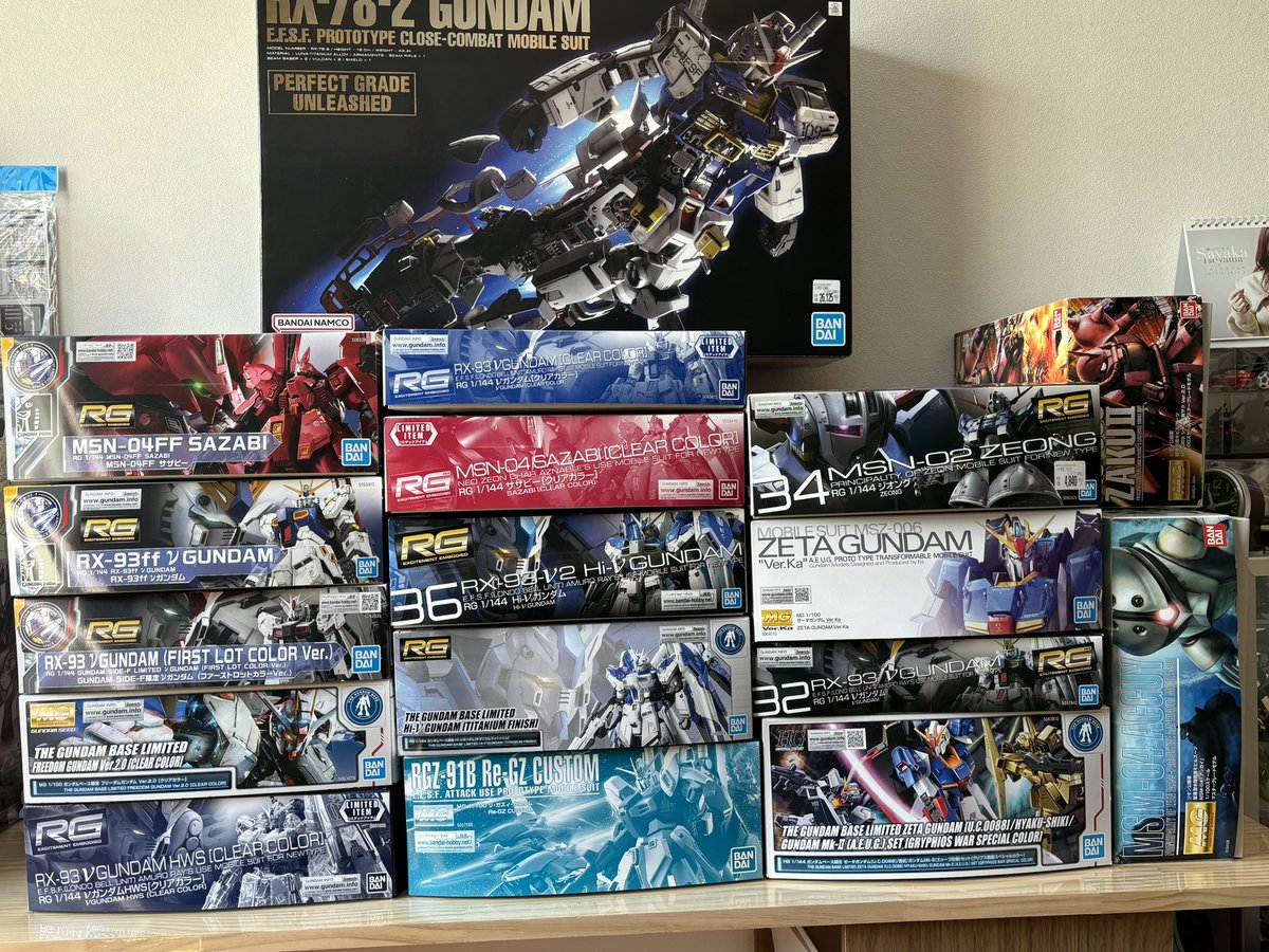 saichamaru1127's tweet photo. クローゼットを圧迫してきたので整理をかね棚出し。知らぬ間に（確信犯）150UPしていました😱
制作済は1/5程度。作り切れても飾る場所がない😳
ちなみにチビ1号もそれなりに積んでいるので我が家やばいです。
転売ヤーではないのでがんばります🫡

#ガンプラ https://t.co/uHBfLoje0z