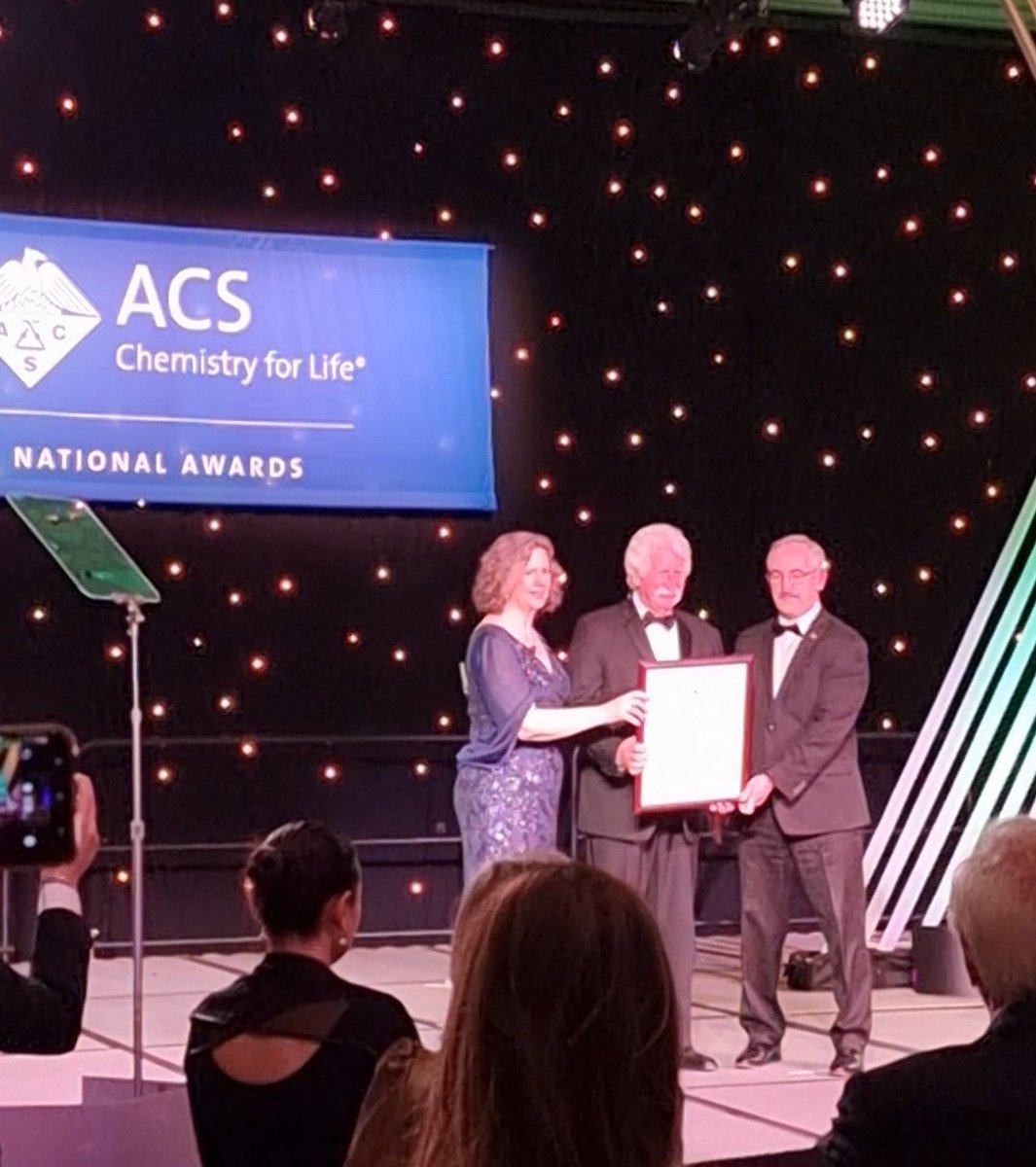 Congratulations to @JorgensenWL for receiving the Arthur C Cope Award for pioneering computational studies of organic & biomolecular systems in solution, including the development & application of free-energy methods for drug discovery #ACSSpring2024