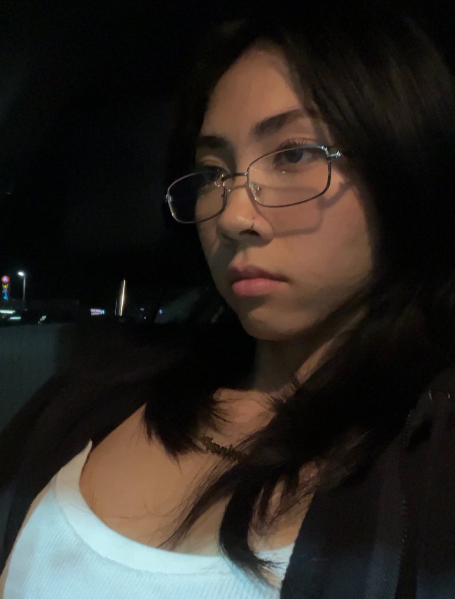 hwapill's tweet photo. 240319 [9:16 PM]

💭❄️

❄️: these glasses look nice :3 https://t.co/47XGxexeGS
