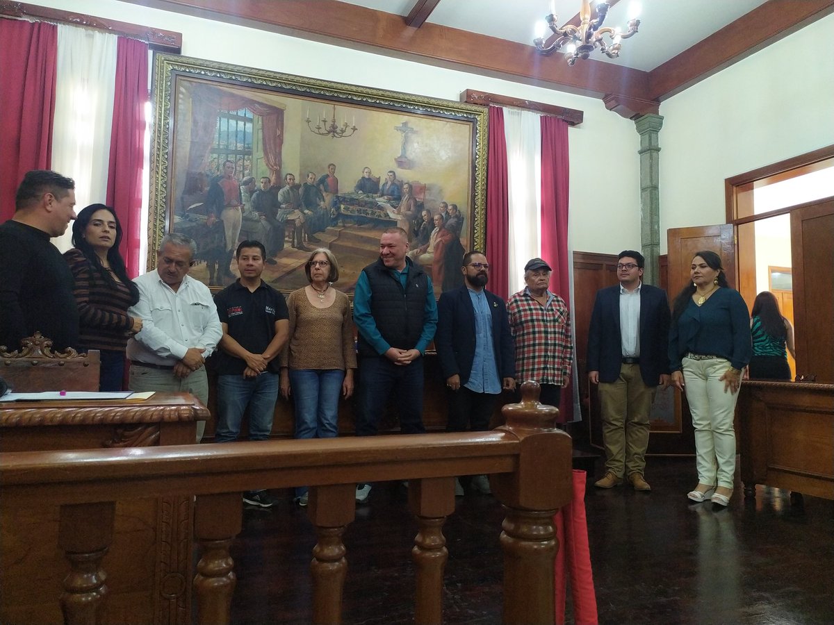 XiomaraRiveraA3's tweet photo. El orgullo más grande, es cuando a pesar de las circunstancias, el trabajo es reconocido,en el día del artesano recibí la orden JUAN FÉLIX SANCHEZ.
¡Gracias a todos!
Dentro o fuera de mi país,seguiré siendo artesana.
#trabajo
#artesanos
#reddearte
#asoartem https://t.co/Py4LsaXD72