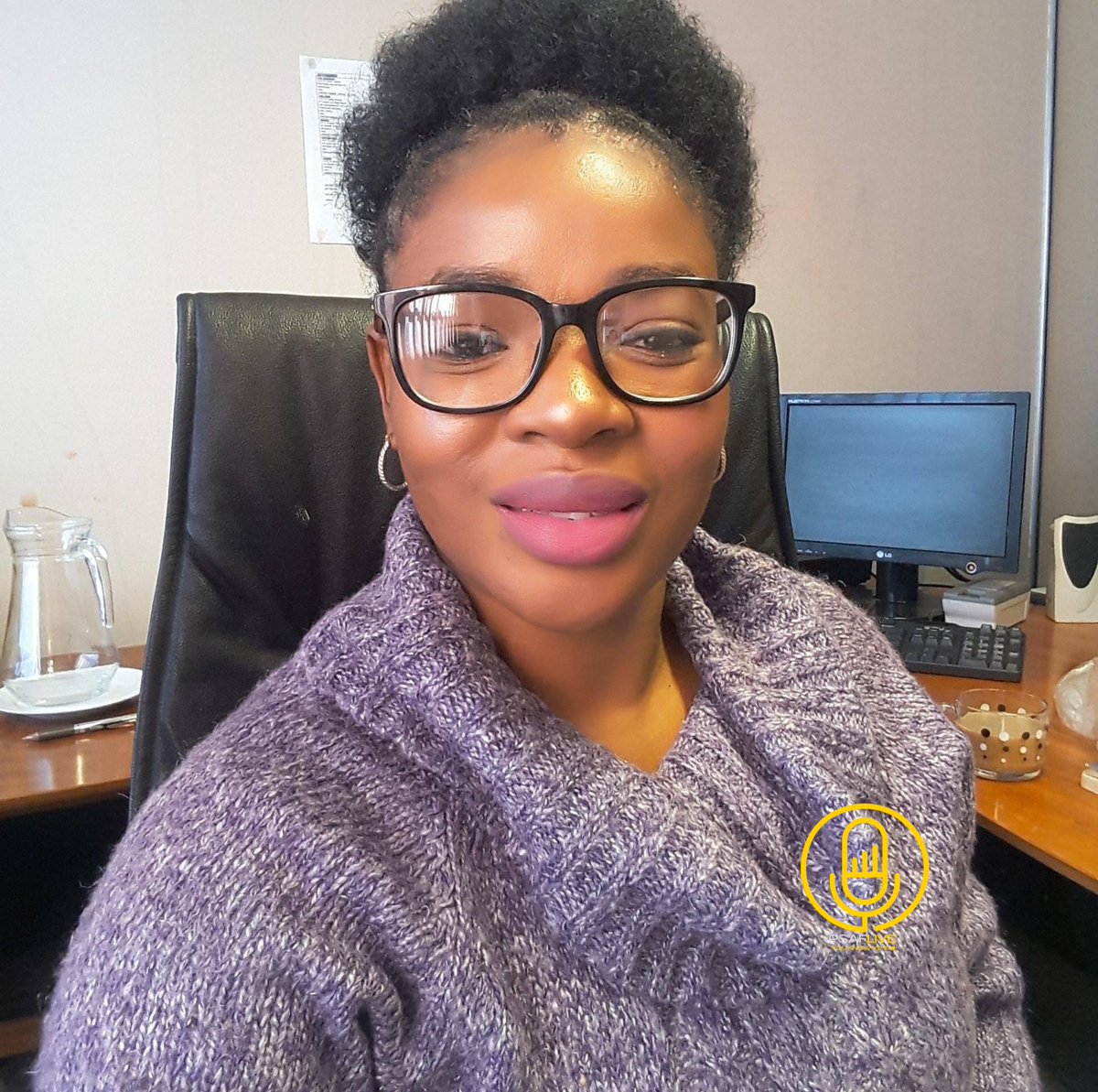 PSAFLIVE's tweet image. BREAKING NEWS: The Department of Home Affairs official, Lucia Maluleke who is stationed at Desmond Tutu Refugee Centre in Marabastad, allegedly sells documents to illegal foreigners.

Her customers are from Pakistan and Algeria, she sells documents for as little as R12000 per…