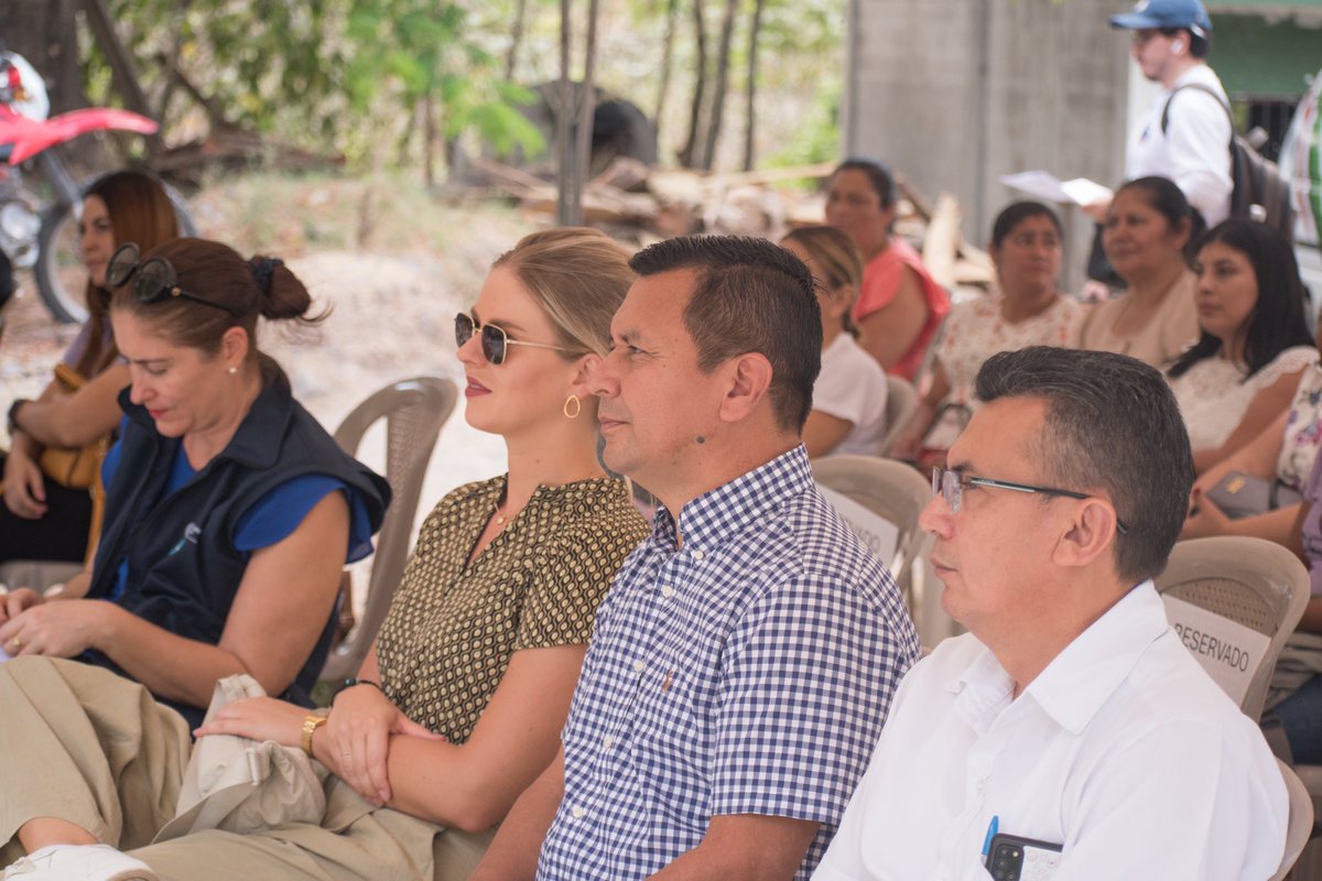 Este día visitamos la comunidad Segundo Montes, Meanguera, Morazán con el objeto de seguir fortaleciendo nuestro trabajo articulado con las comunidades, cooperación y gobierno. Conversamos sobre el papel de las mujeres en la protección del medio ambiente y la construcción de paz.