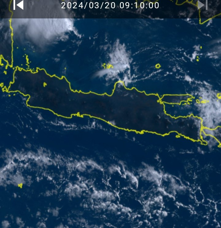 afrkml's tweet photo. Pantes tak ada awan dan cuaca terik sekali, lah langit sejawa lagi gak kena tutupan awan begini 🔥🔥🔥 https://t.co/480fGE37mU
