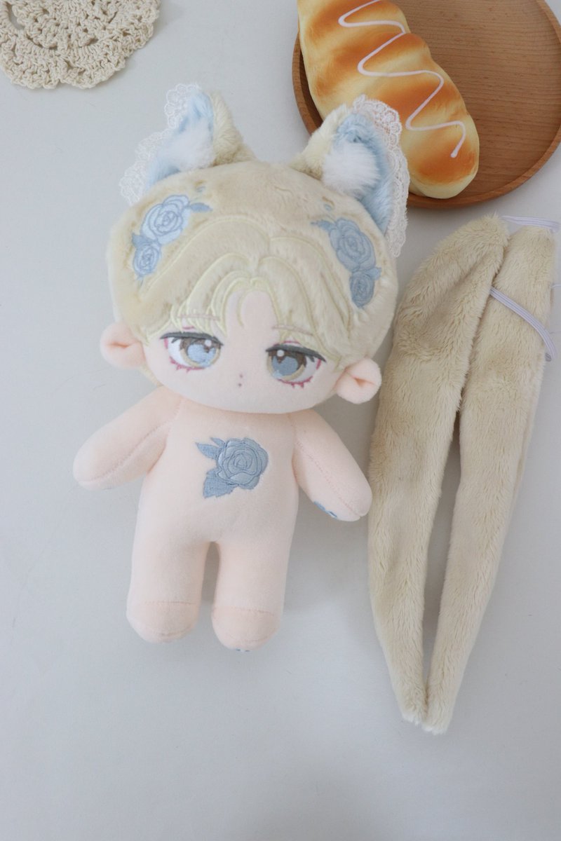 [간이 수요조사]
무속성 로밀🍯☕️! 공구 문의가 많아서 진행을 고려하고 있는데, 수량 파악을 위해 아래에 간단하게 투표로 수요조사를 해 봅니다.
(왼쪽부터 1차/2차/최종. 최종샘플은 아직 제 손에 없으며, 1차 모양이 반영된 귀 레이스와 원단 색상을 제외하고는 모든 부분이 2차와 동일합니다)