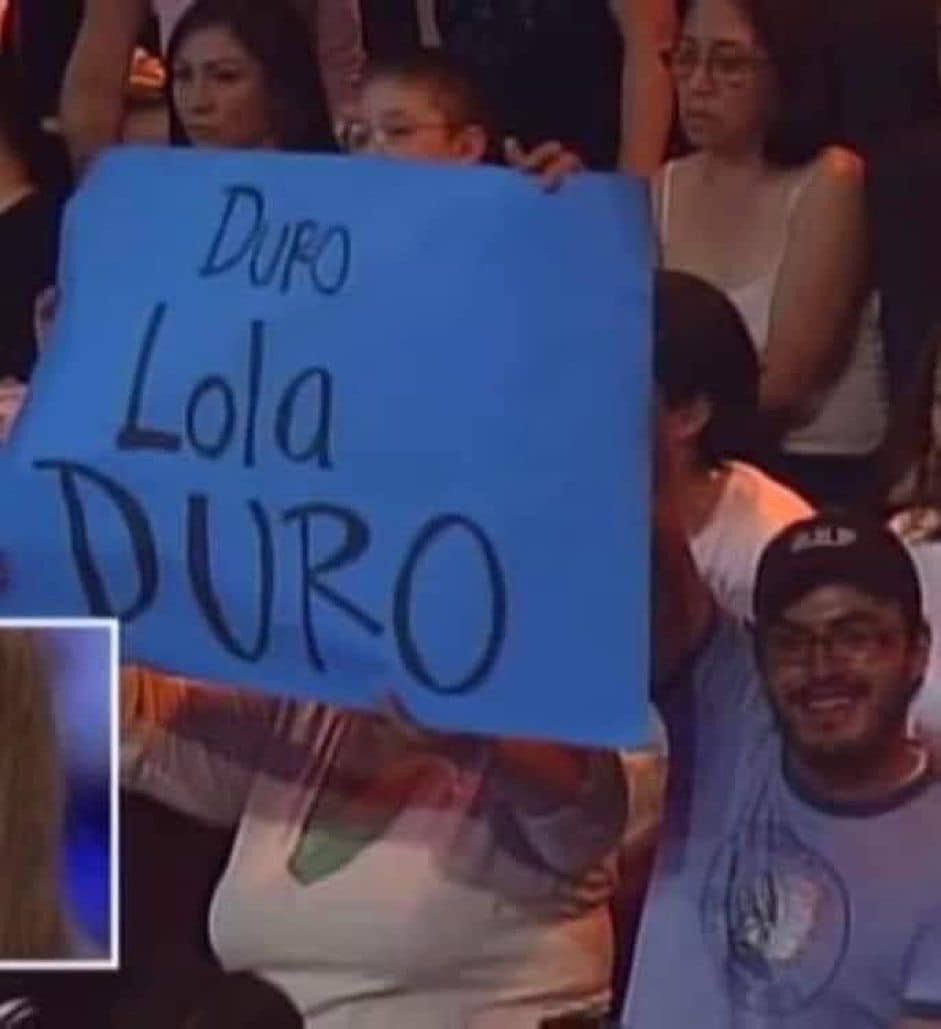 NotLaGrupa's tweet image. Los LGBT viendo las críticas de Lolita Cortes en Todas Las Más