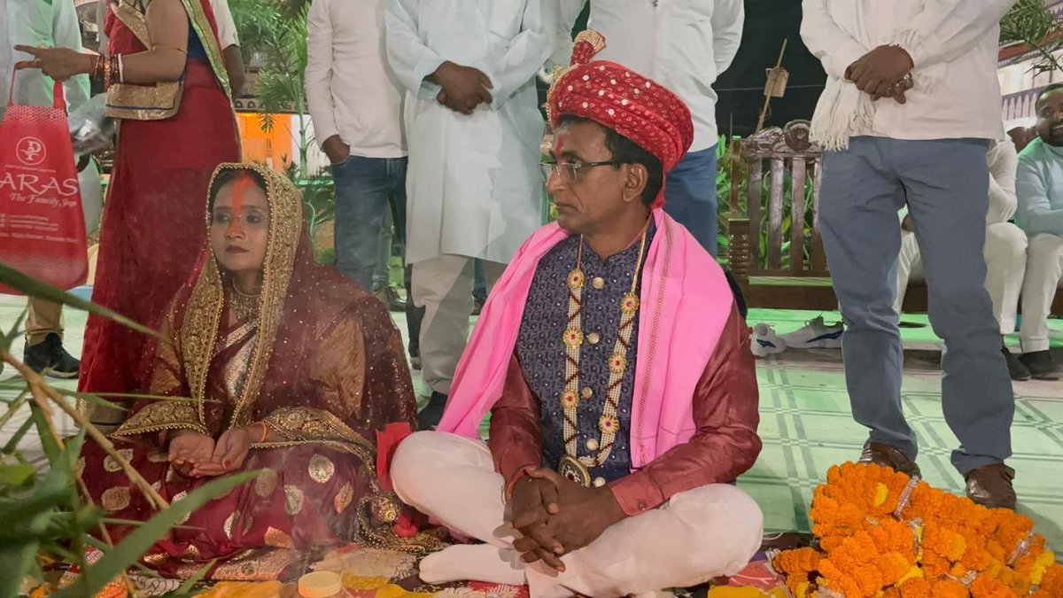 समाजिक न्याय के सबसे बड़े रोल मॉडल अशोक महतो जी ! विरोधियों के पसीने छूट रहे हैं कल से!

संग्राम अबकी ऐसा होगा,
फिर कभी न जैसा होगा !
 #AshokMahto