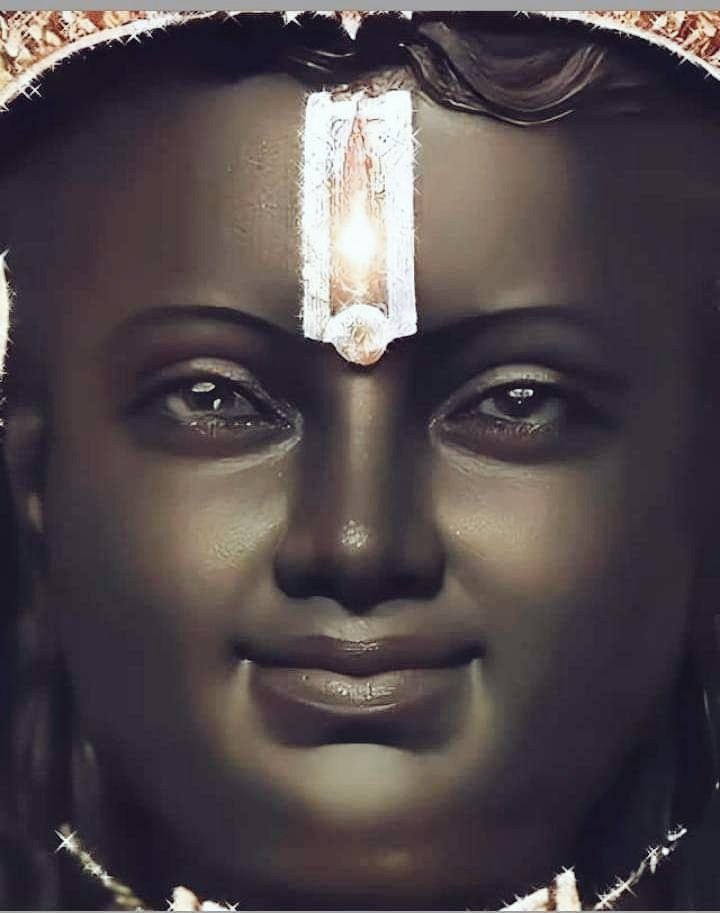 एक जोकर ने एक जोक सुनाया तो बहुत लोग हंसे, उसने वही जोक दोबारा सुनाया तो कम लोग हंसे, तीसरी बार सुनाया तो कोई नहीं हंसा, फिर जोकर ने एक बात बोली अगर तुम एक खुशी को लेकर बार-बार खुश नहीं हो सकते तो एक दुख को लेकर बार-बार दुखी क्यों होते हो be..
🤡😊
Hv a nice day
#जय_श्रीराम‌‌ 🙏