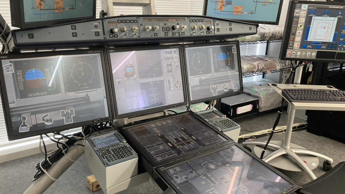 sim_avi_ta306's tweet photo. 3月24日に桜美林大学オープンキャンパスが開催されます！3階TA306にはAPTがあります✈️また、14:00〜は体験授業もありますので皆さんのご参加お待ちしてます‼️
#桜美林大学 #オープンキャンパス #航空マネジメント学群  #多摩センター #Simfinity #A320 #APT https://t.co/C6ZGkCoYxr