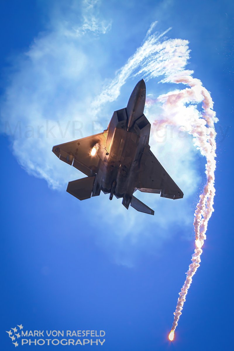 #f22 #f22raptor #usaf #wingsoversolano #travis #travisafb #airshow #aviation #aviationphotography #flares #smoke #fighter #aircraft #stealth #markvrphotography #usa #military #ACC #lockheedmartin