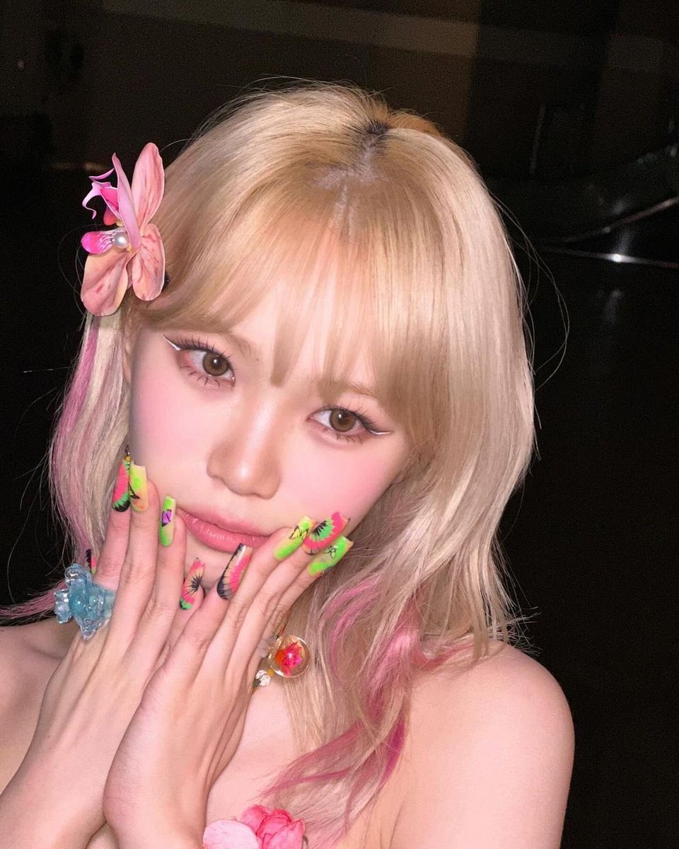 chaewon pics tweet media