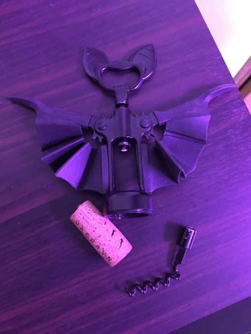 Batsy, Batsy, BATSY! How could you betray me like THIS! 😫 https://t.co/wSBiniQi3e